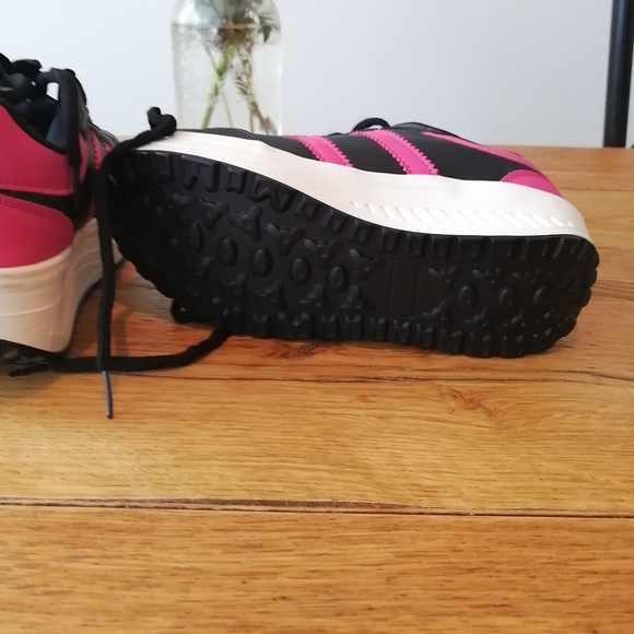 Platform sneakers size 6 - Picture 3 of 4